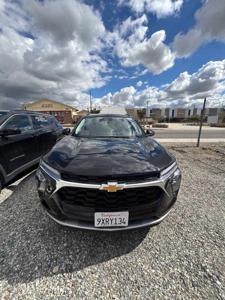 Used 2026 Chevrolet Trax LT FWD image 2