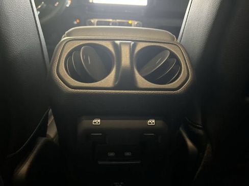Used 2025 Jeep Wrangler Unlimited Sahara AWD/4WD image 21