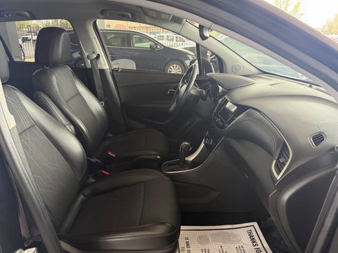 Used 2022 Chevrolet Trax LT w/ LT Convenience Package AWD/4WD image 5