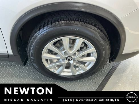 Used 2020 Nissan Rogue SV FWD image 44