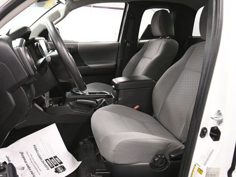 Certified 2022 Toyota Tacoma SR AWD/4WD image 10