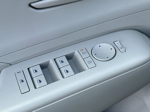 Used 2024 Hyundai Kona SEL image 11