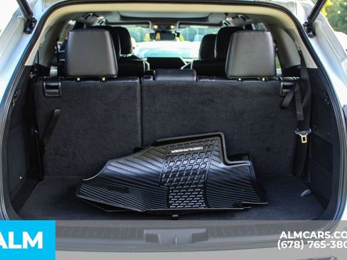 Used 2023 Toyota Highlander Limited image 24