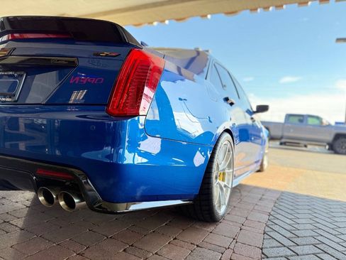 Used 2018 Cadillac CTS V w/ Luxury Package RWD image 15