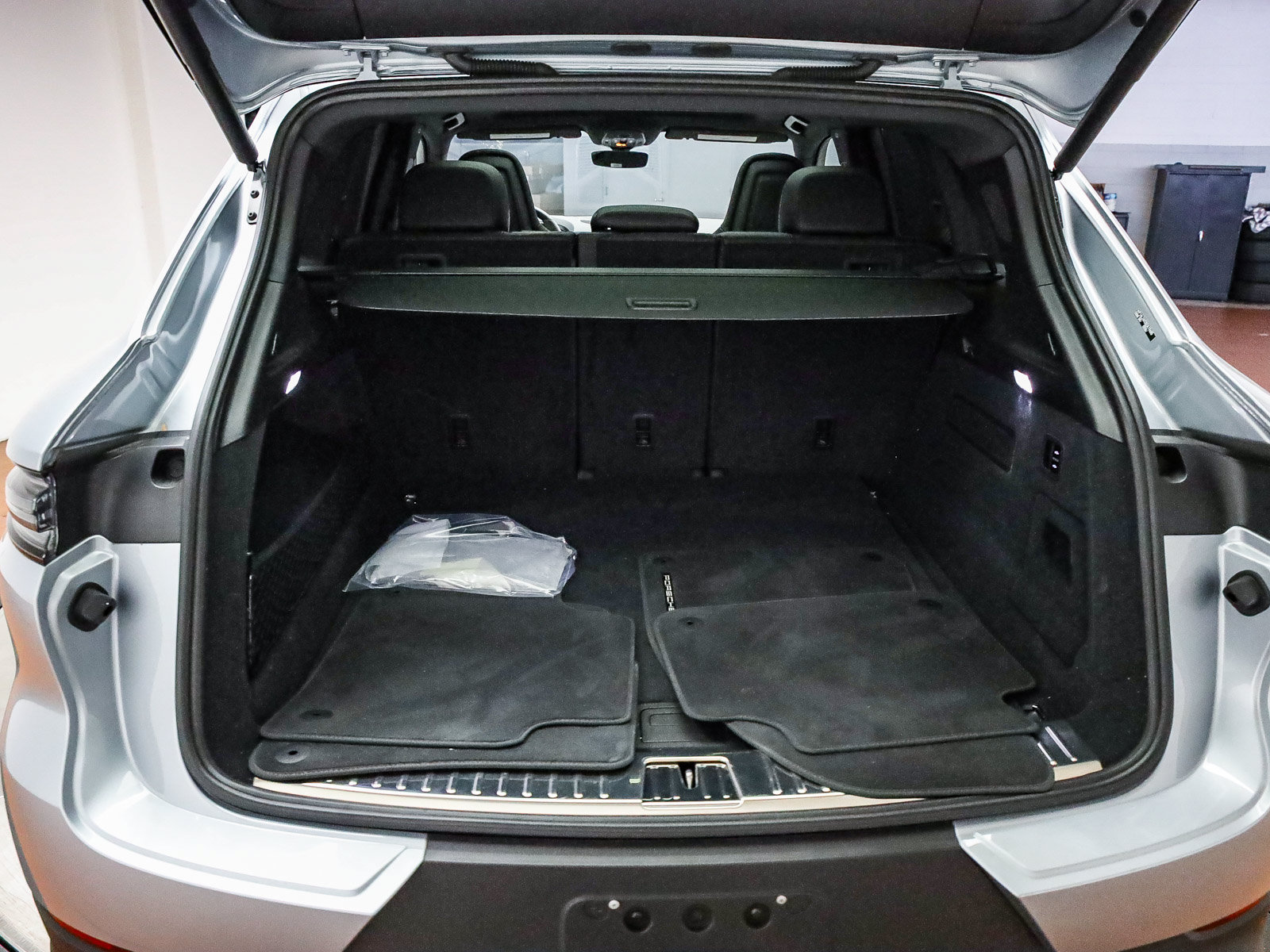 Certified 2025 Porsche Cayenne S AWD/4WD image 61