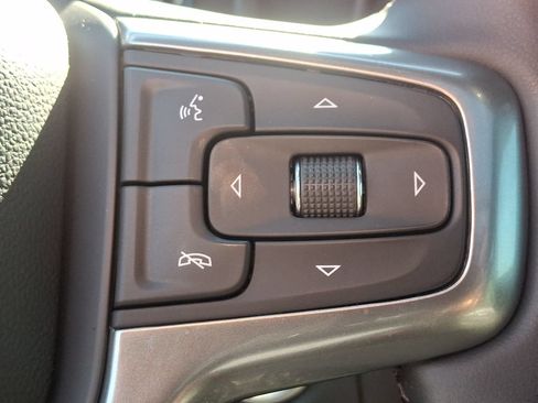 Certified 2024 Chevrolet Suburban Z71 w/ Luxury Package AWD/4WD image 18