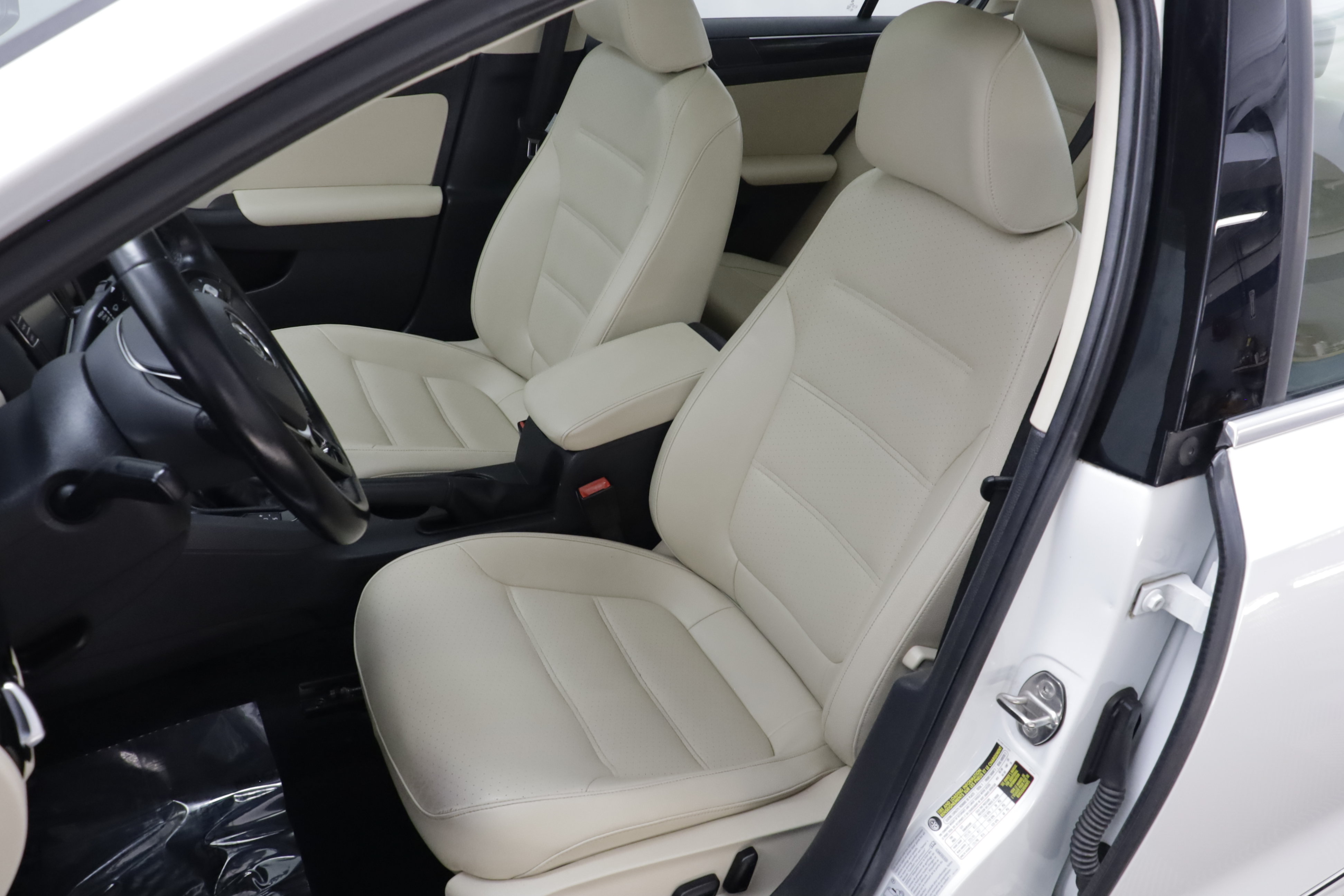 Used 2017 Volkswagen Jetta SEL FWD image 16