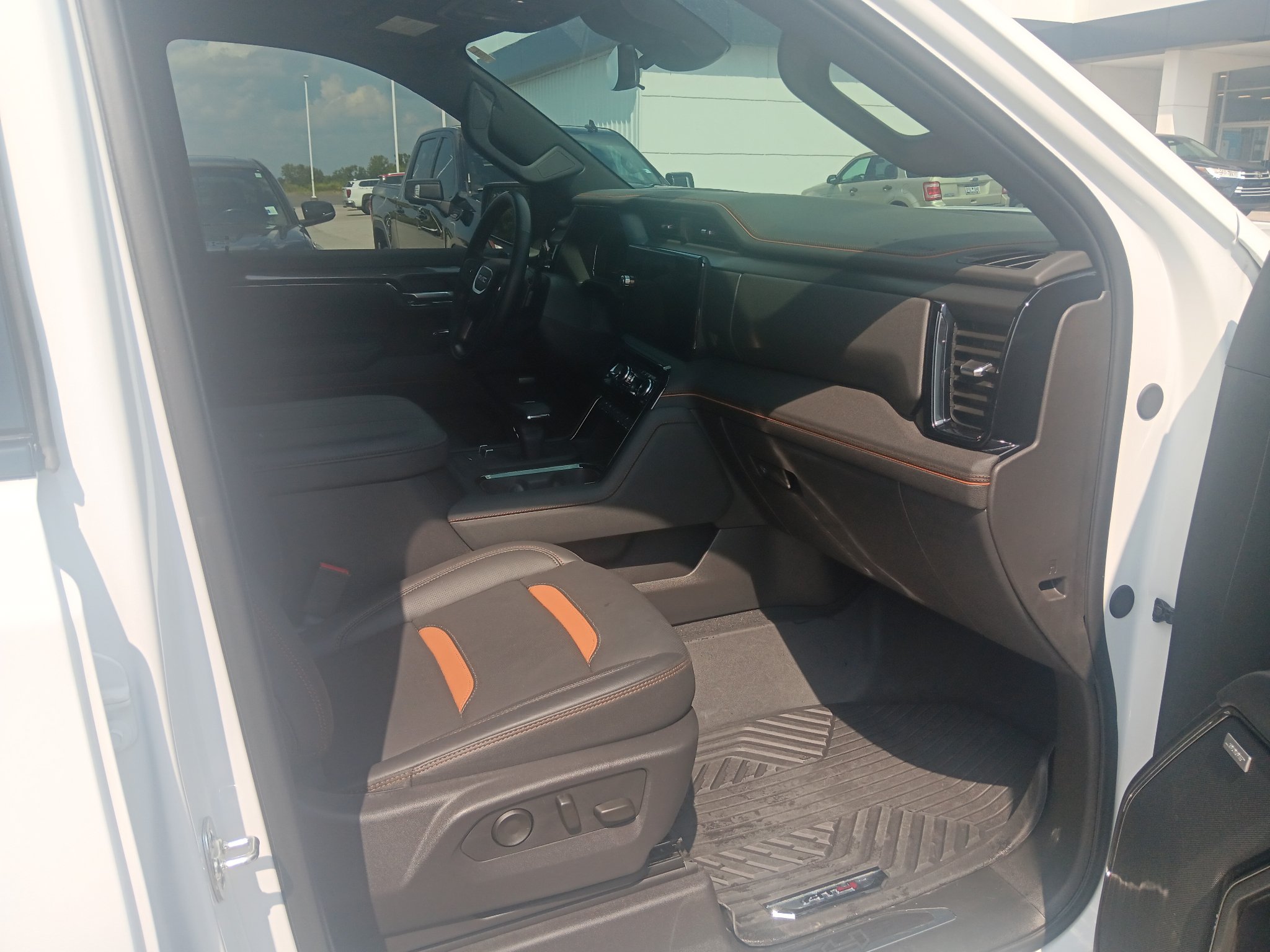 Used 2025 GMC Sierra 1500 AT4 w/ AT4 Premium Package AWD/4WD image 21