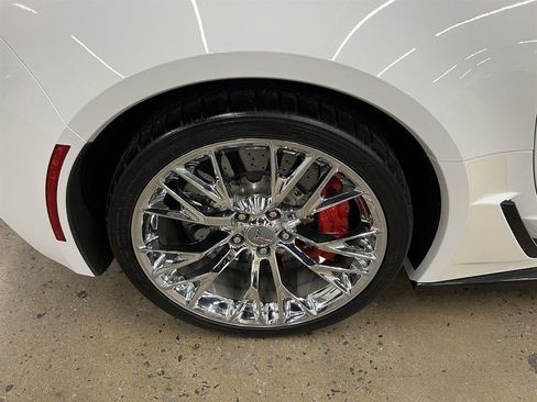 Used 2016 Chevrolet Corvette Z06 w/ 3LZ Preferred Equipment Group image 17