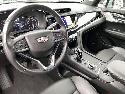 Used 2025 Cadillac XT6 Premium Luxury image 20