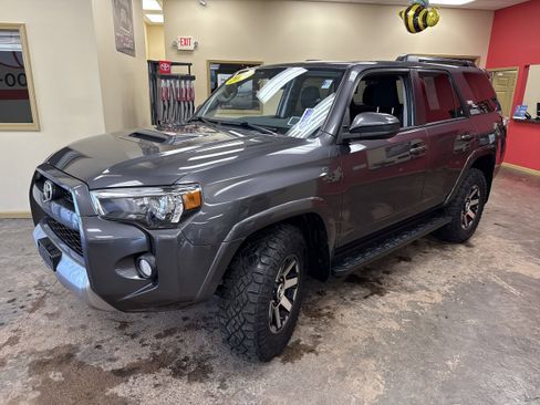 Used 2019 Toyota 4Runner TRD Off-Road image 3