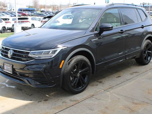 Certified 2024 Volkswagen Tiguan SE R-Line w/ MDO Package, Two-Row image 3