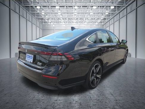 Used 2023 Honda Accord Sport image 9