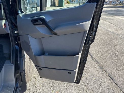 Used 2016 Mercedes-Benz Sprinter 2500 image 15