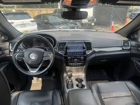 Used 2021 Jeep Grand Cherokee Overland AWD/4WD image 12