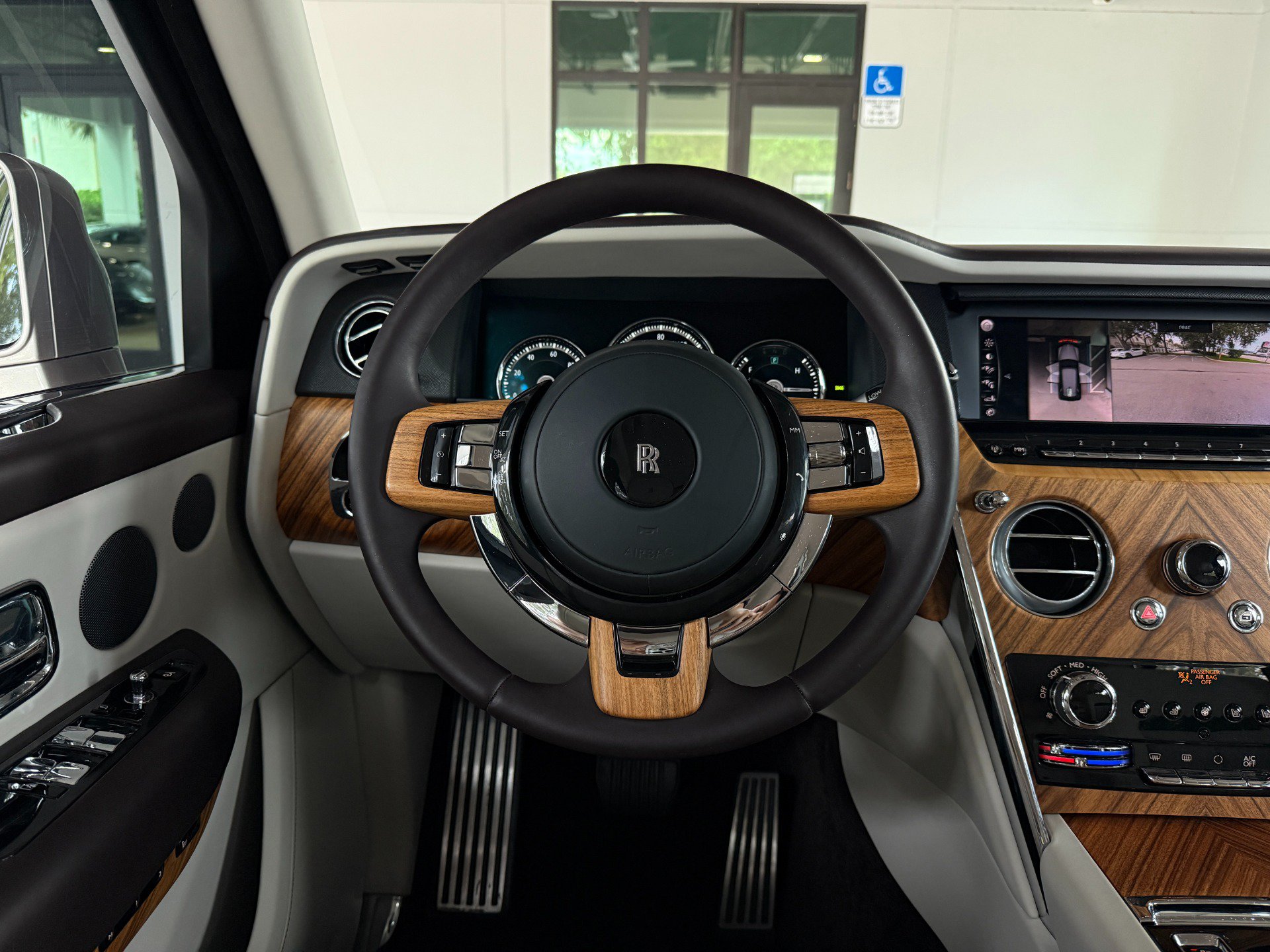 Used 2020 Rolls-Royce Cullinan AWD/4WD image 40