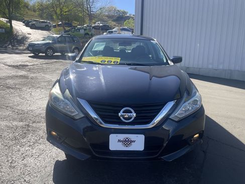 Used 2018 Nissan Altima 2.5 SV image 2