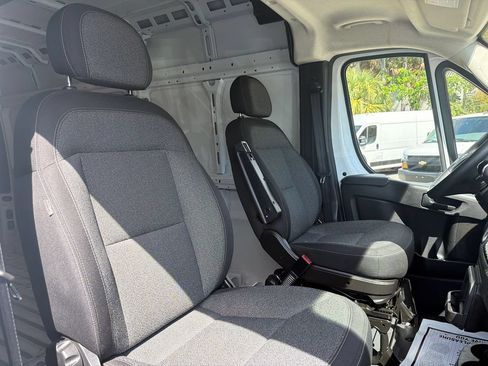 Used 2025 RAM ProMaster 2500 w/ Convenience Group FWD image 14
