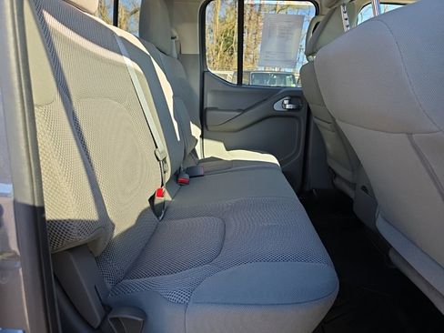 Used 2021 Nissan Frontier SV image 15