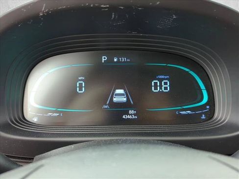 Used 2023 Hyundai Venue SEL FWD image 11