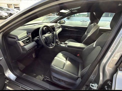 Used 2025 Toyota Camry SE image 4