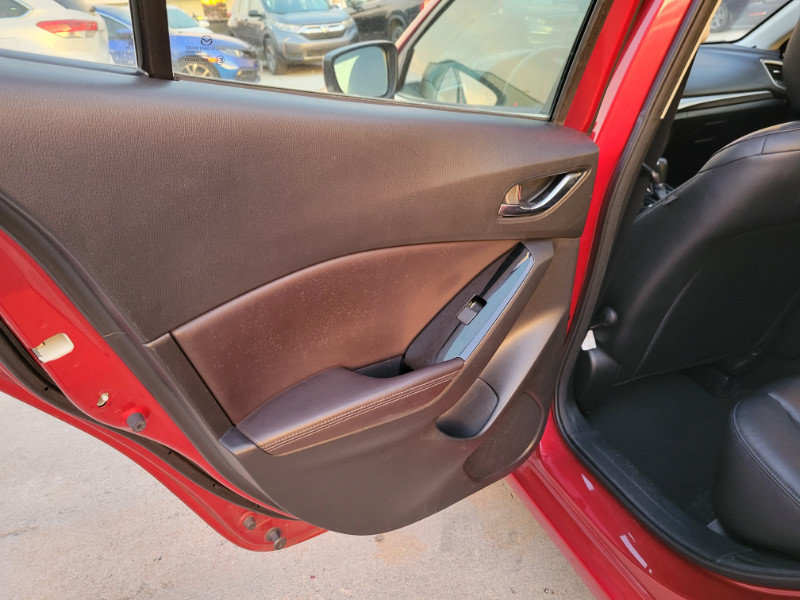 Used 2018 MAZDA MAZDA3 Touring FWD image 22