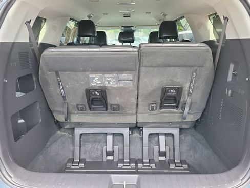 Used 2024 Kia Carnival EX FWD image 21