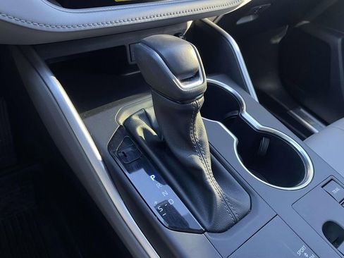 Used 2023 Toyota Highlander XLE image 21