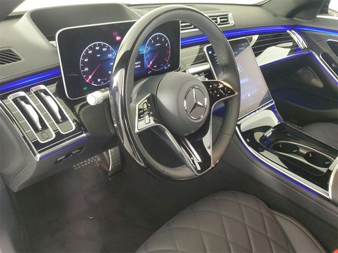 Used 2025 Mercedes-Benz S 580 4MATIC Sedan image 22