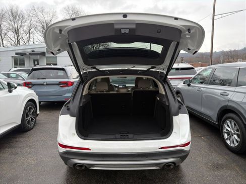 Used 2022 Lincoln Corsair Standard AWD w/ Equipment Group 101A image 8