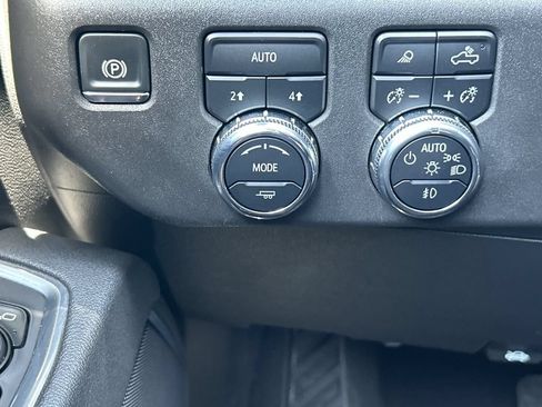Used 2025 GMC Sierra 1500 SLT AWD/4WD image 18