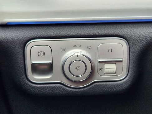 Used 2025 Mercedes-Benz GLE 350 4MATIC image 11