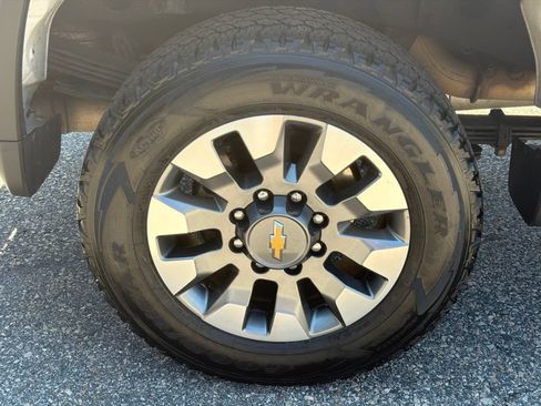 Certified 2022 Chevrolet Silverado 2500 Custom w/ Custom Value Package AWD/4WD image 15