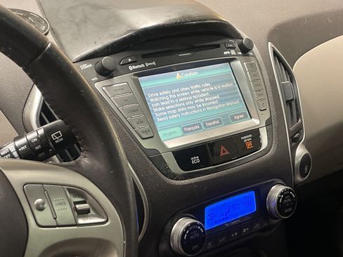 Used 2013 Hyundai Tucson Limited w/ Premium Pkg AWD/4WD image 9