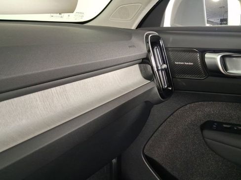 Certified 2024 Volvo XC40 B5 Ultimate w/ Protection Package Premier AWD/4WD image 30