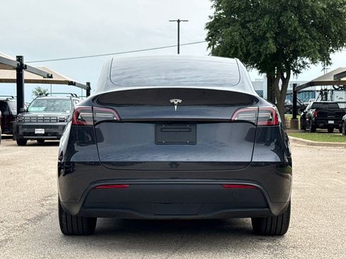 Used 2025 Tesla Model Y Long Range RWD image 9