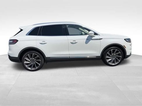 Used 2022 Lincoln Nautilus Reserve w/ Equipment Group 202A image 8