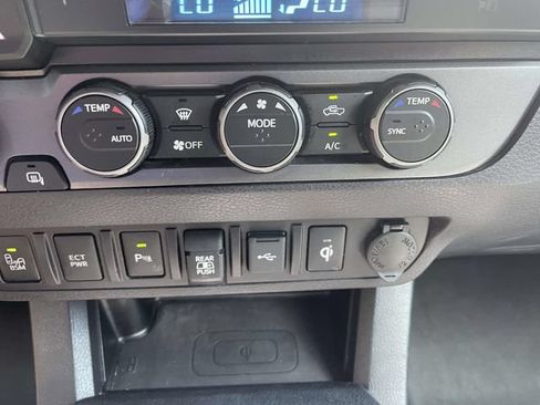 Used 2021 Toyota Tacoma TRD Sport w/ Technology Package AWD/4WD image 30