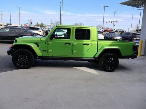 Used 2025 Jeep Gladiator Sport image 4