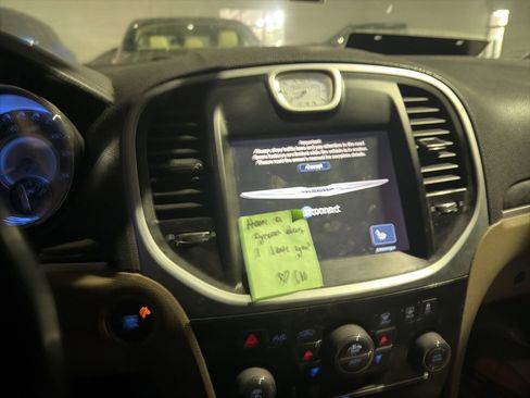 Used 2014 Chrysler 300 image 12