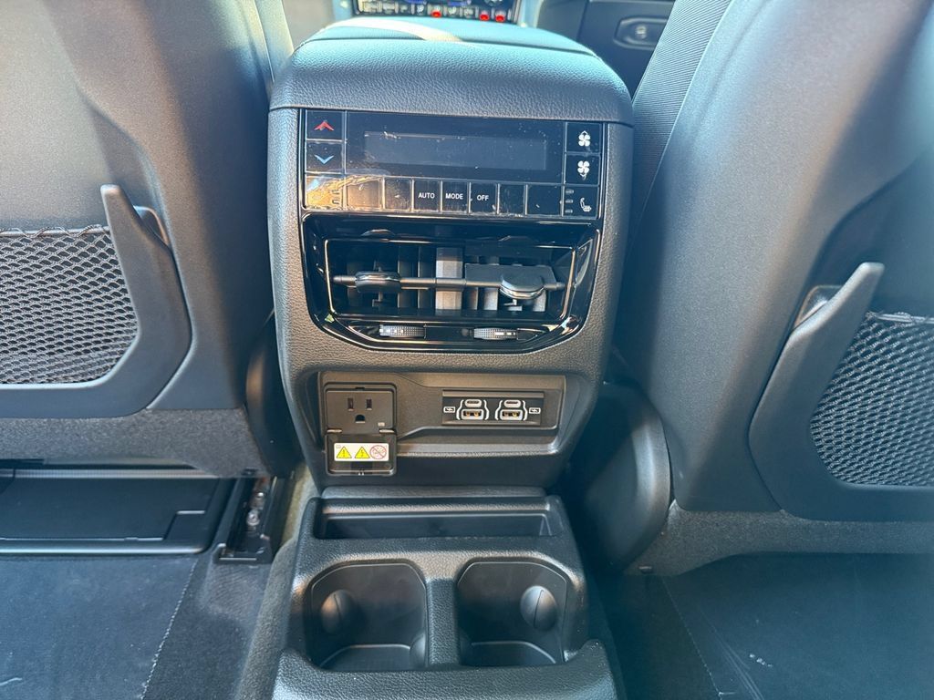 New 2025 Jeep Grand Cherokee L Limited w/ Luxury Tech Group II AWD/4WD image 29