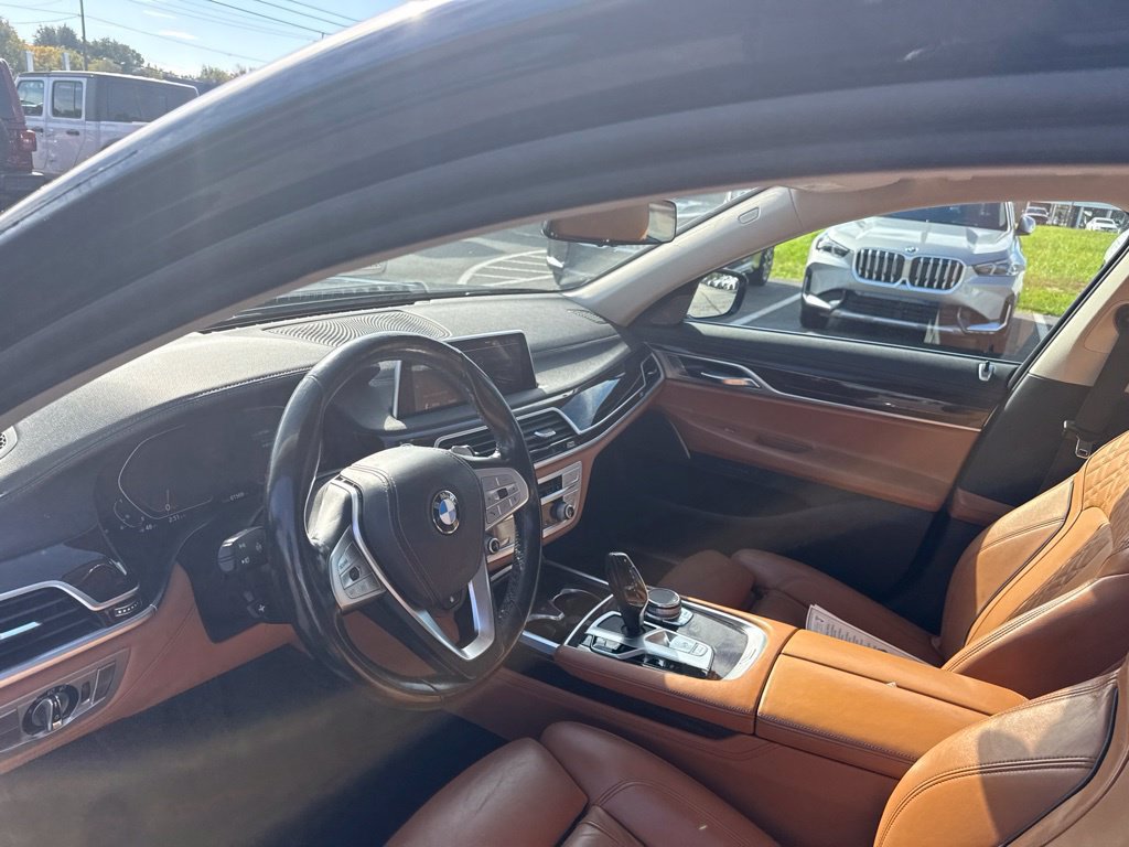 Used 2020 BMW 740i RWD image 12