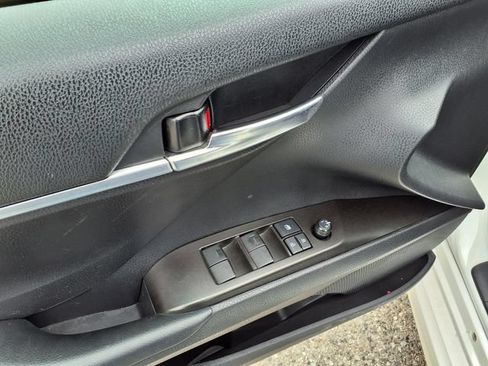 Used 2022 Toyota Camry SE w/ Carpet Mat Package (TMS) FWD image 18