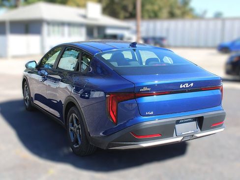 New 2025 Kia K4 LXS image 11