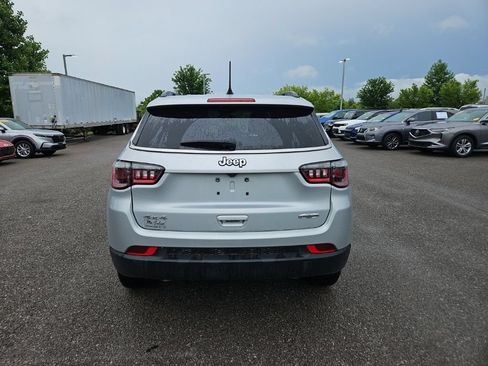 Used 2024 Jeep Compass Latitude AWD/4WD image 6
