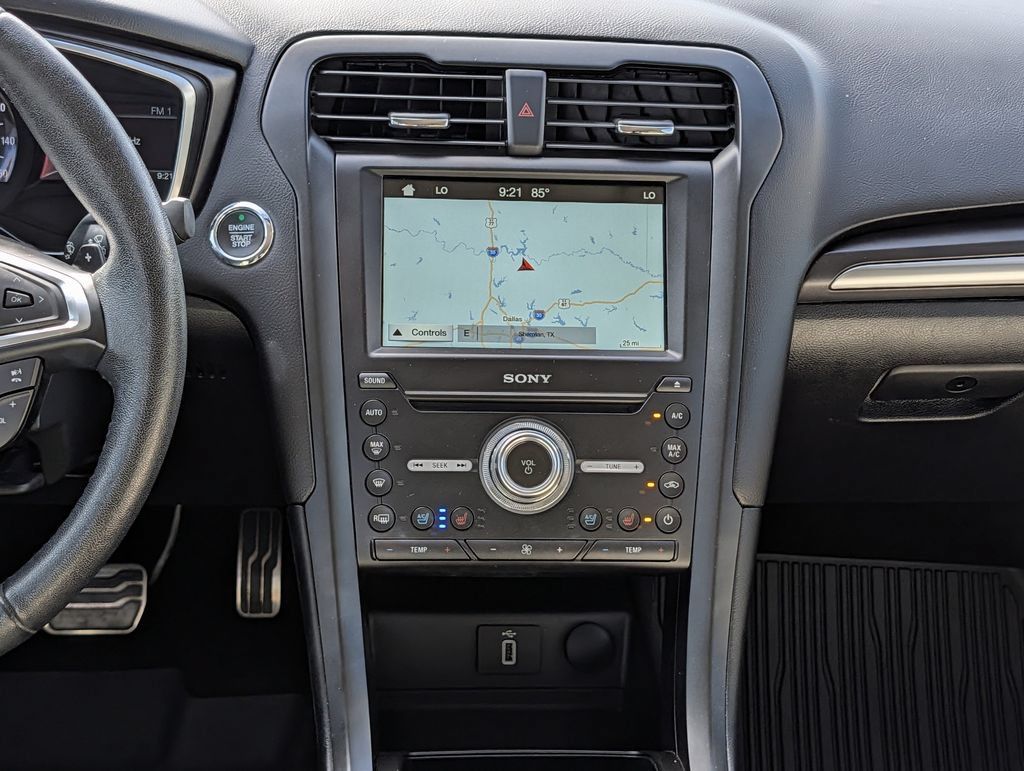 Used 2018 Ford Fusion Titanium FWD image 17