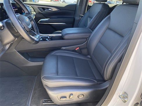 Certified 2025 Chevrolet Traverse LT image 8