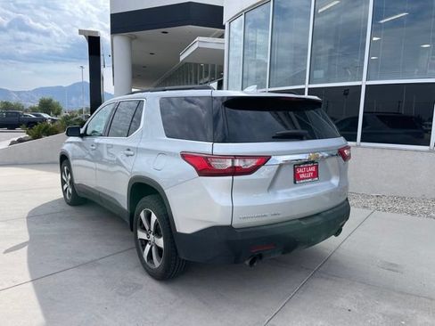 Used 2021 Chevrolet Traverse LT w/ LT Premium Package AWD/4WD image 4