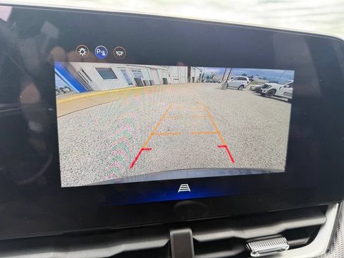 Used 2025 Chevrolet Equinox LT FWD image 18