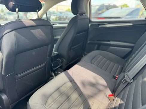 Used 2015 Ford Fusion SE image 8